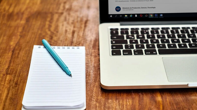 Notebook y anotador para curso online de innovación